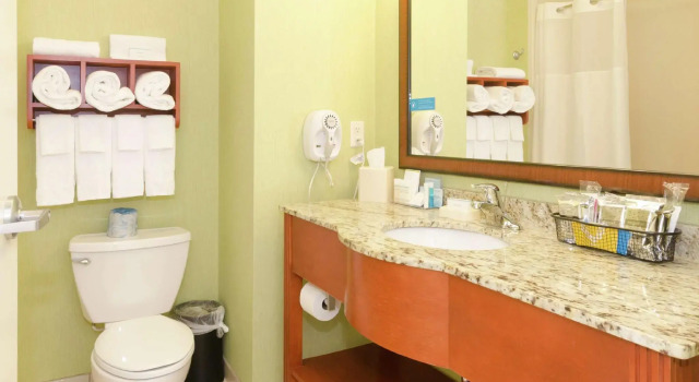 Четырёхместная студия Hampton Inn Hickory