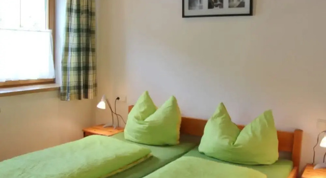 Cozy Apartment Near Ski Area And Lake in Tyrol, Rezervovat Apartmán Hotely v Tyrolsko s parkováním, Parkování
