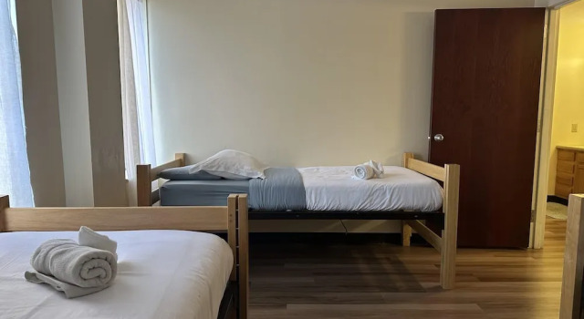 2 Bedroom Downtown Apt Walkable Safe Clean, Забронировать Апартаменты/квартира Отели Питтсбурга с парковкой, рядом с Western Pennsylvania Sports Museum, Парковка