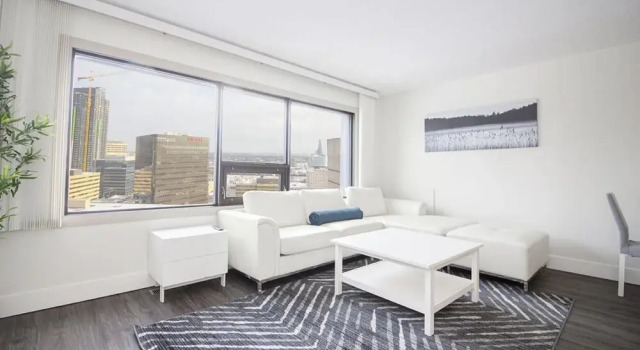 1 Bedroom Suite in Downtown Winnipeg With Parking, Varaa Hotelli Winnipeg Manitoba