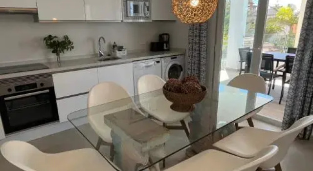 Nerja Paradise Rentals - Villa Las Palmeras, Забронировать Отель Отели Нерха с бассейном, рядом с Пляж Бурриана, Бассейн