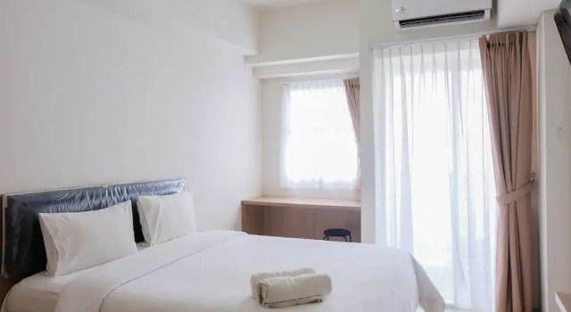 Modern and Comfy Studio Parkland Avenue Apartment, Book Apartment Hotels in South Tangerang with a Pool, Swimming Pool