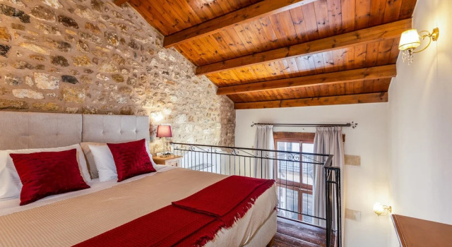 Номер Standard Дуплекс с балконом Phaedra Suites