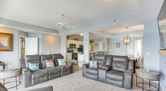 Pool Access at Waterfront Lake Ozarks Rental!, Prenota Appartamento Hotel a Missouri con parcheggio, Parcheggio