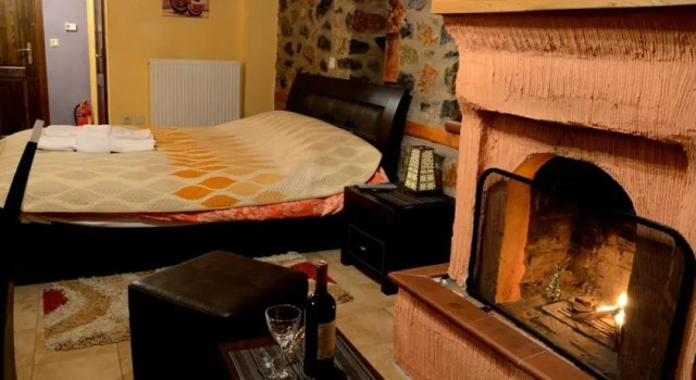 To Spitiko, Book Hotel Aghios Athanasios Grækenland
