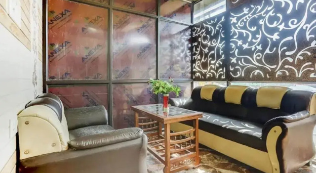 Hotel Mannat, Забронировать Отель Отели Морадабад с парковкой, рядом с Железнодорожная станция Морадабад, Парковка