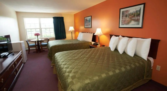 Четырёхместный номер Standard Coos Motor Inn