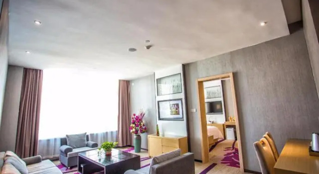 Lavande Hotel Xining Railway Station Xinqian Wangfujing Plaza, 预订 酒店 城东区 西宁市, 靠近 西宁火车西站