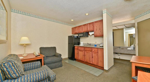 Трёхместный люкс Ramada by Wyndham Kent Seattle Area