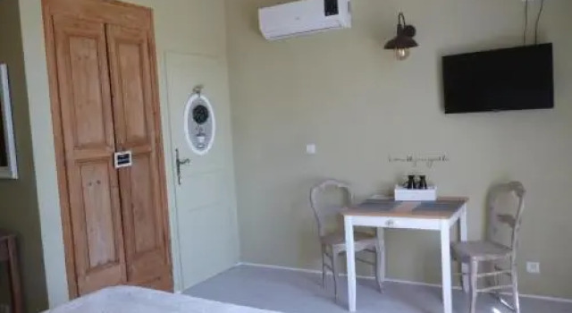 Petit Appartement Pont du Gard, Book Apartment Hotels in Castillon-du-Gard with a Pool, Swimming Pool