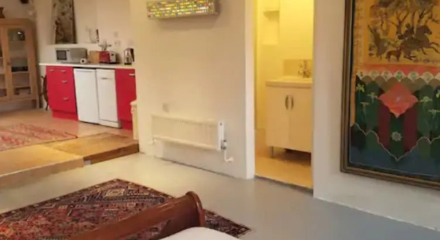 Spacious Studio Apartment in Brighton