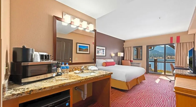 Двухместный номер Standard Цокольный этаж с видом на озеро The Estes Park Resort