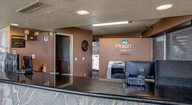 Quality Inn & Suites Phoenix NW - Sun City, Book Hotel Youngtown Phoenix Metropolitan Area