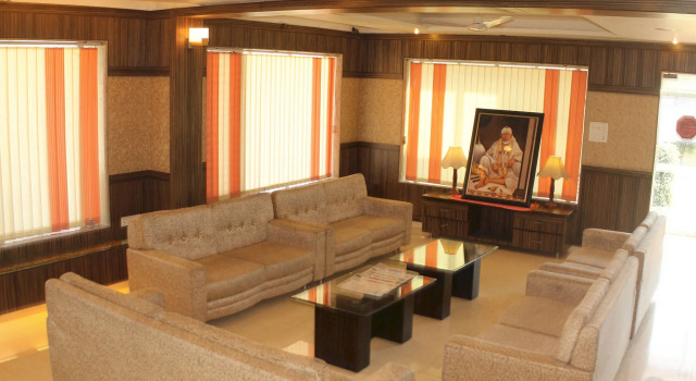 Hotel Ganpati Palace Shirdi Newly Renovated, Prenota Hotel Shirdi Maharashtra