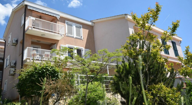 Apartment Dumsky, Prenota Appartamento Hotel a Isole Quarnerine con parcheggio, Parcheggio