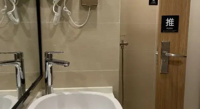 Yueshe Urban Art Homestay (Guanying Road Subway Station), Rezerwuj Hotel Nanchang Jiangxi