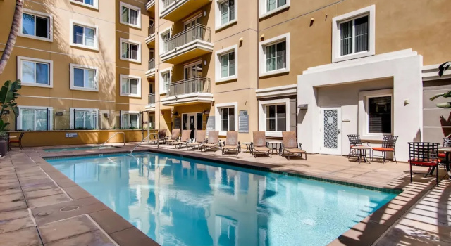 (70% off) - San Diego Top Location Work Or Fun 2BR/2.5 Bath - Pool, Gym, & Free Parking (FV10)