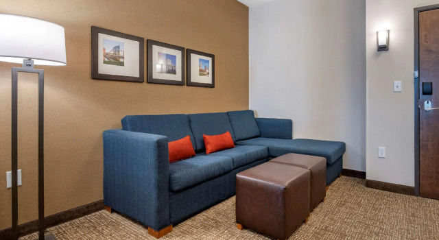 Четырёхместный люкс Comfort Suites Columbus Airport