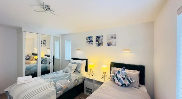 Kensington Bliss - 3 Bedroom House in Colchester, Забронировать Дом для отпуска Отели Колчестера с парковкой, рядом с Ратуша Колчестера, Парковка