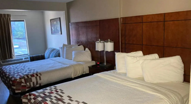 Четырёхместный номер Deluxe Red Roof Inn & Suites Fayetteville-Fort Bragg