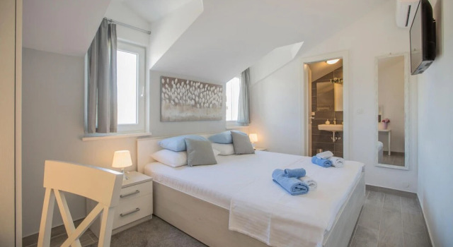 Beautiful Home in Grohote With Wifi, 4 Bedrooms and Sauna, Prenota Hotel  