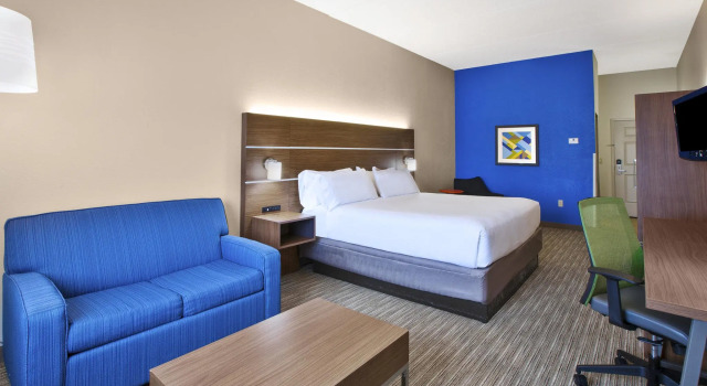 Двухместный люкс Holiday Inn Express & Suites Manchester by IHG