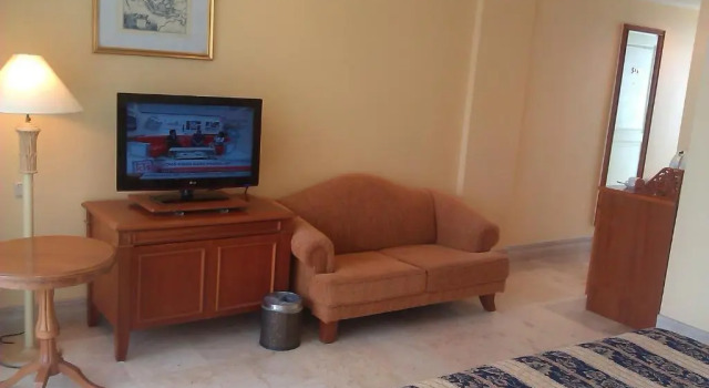 Suite junior Resor Tuban Tropis