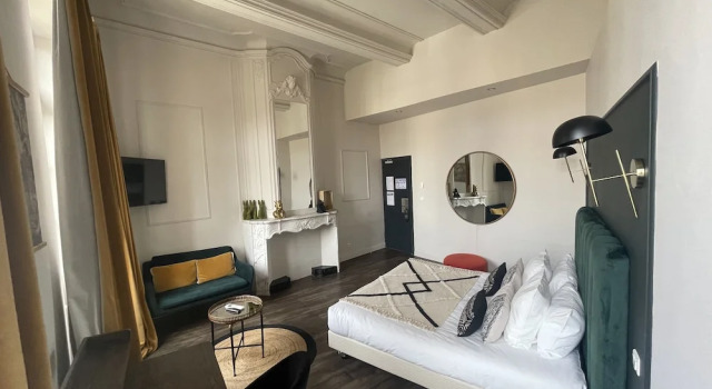 Люкс Le Victoria Boutique Hôtel - Charme au coeur du village historique - Accueil Vélo - Séminaire - Bar Lounge - Piscine