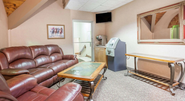 Days Inn & Suites by Wyndham Lexington