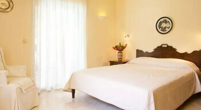 Вилла с 2 комнатами с видом на море One bedroom villa with private seawater pool Just 150 meters from the sea
