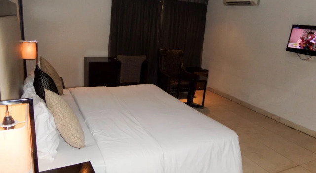 Номер Deluxe S & S Hotel & Suites