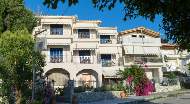 Studios Koukis, Book Apartment Hotels in Kitriaí with Parking, Parking