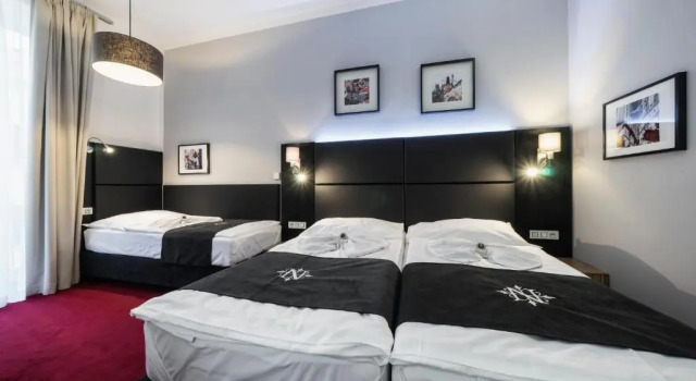 Habitación triple Estándar Hotel NOIR