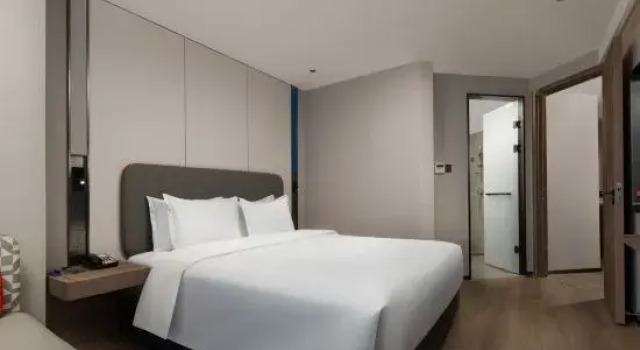 Двухместный люкс c 1 комнатой Holiday Inn Express Zhengzhou Garden Road