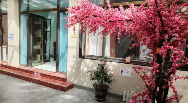 Peach Blossoms, Book Hotel Hoteller i Beijing Province med parkering, Parkering