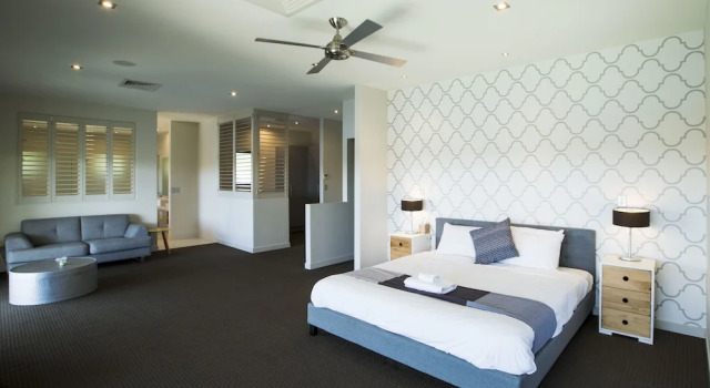 Gold Coast Luxury Waterfront House, Rezervați Hotel Benowa Queensland