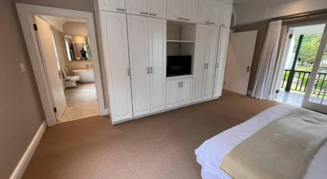 Stunning 3BR home in the heart of Belvidere, Reservar Hotel Hotéis em Knysna com piscina, Piscina