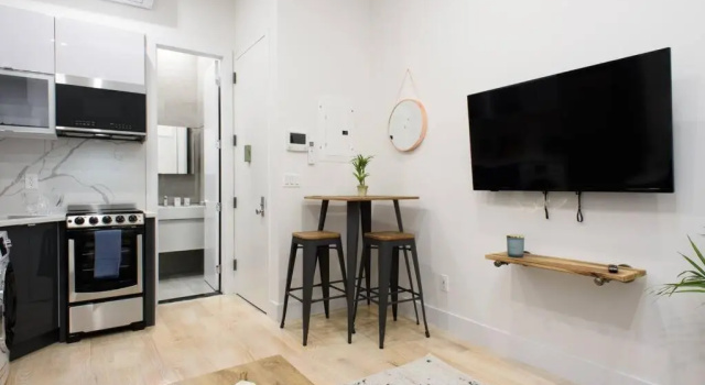 78-4D  Quality 1br W D Skylight By Central Park