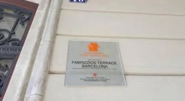 Fabrizzios Terrace Hostel, Забронировать Хостел Недорогие отели Барселоны, рядом с Станция метро La Sagrada Família, недорого