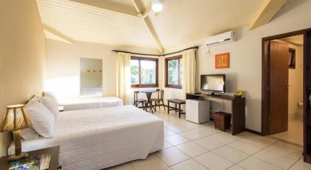 Четырёхместный номер Standard с балконом Hotel Eco Atlântico