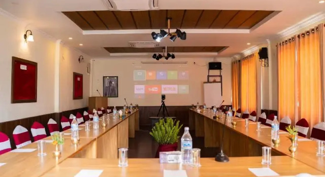 Gaia Holiday Home Pvt. Ltd., Забронировать Отель Дхуликхел 