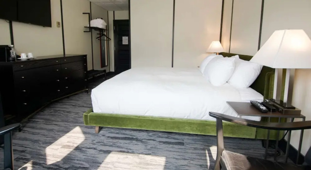 Номер Premium Midnight Sun, a Coast Hotel