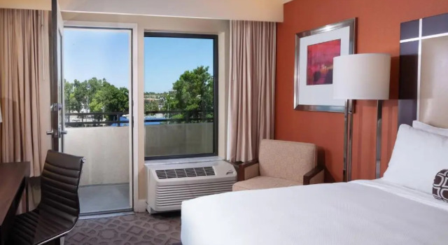Двухместный номер Standard с балконом Delta Hotels by Marriott Orlando Lake Buena Vista