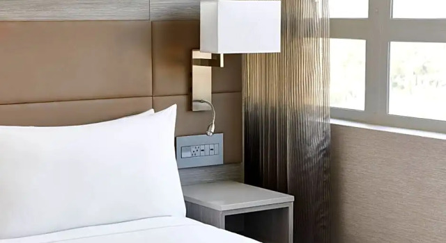 Номер AC Hotel by Marriott Beverly Hills