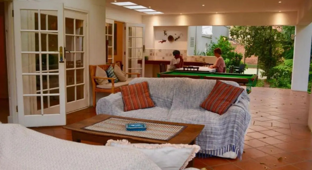 4 Living Guesthouse, Boek Hotel Sandton 
