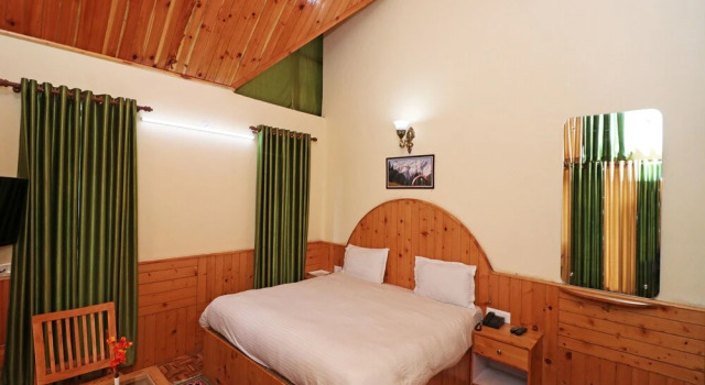 OYO 13711 Home Stay River View Manali, Забронировать Отель Отели Манали с парковкой, Парковка