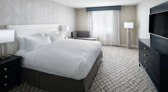 Люкс Accessible DoubleTree Suites by Hilton Charlotte/SouthPark