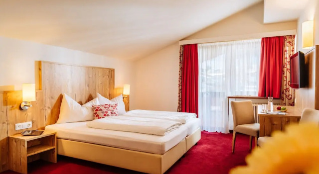 Четырёхместный номер Standard с балконом и с видом на горы Boutique Hotel Kögele Innsbruck Axamer Lizum