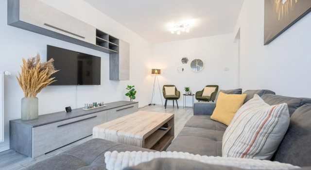 Grey apartments, Varaa Huoneisto Oradea 