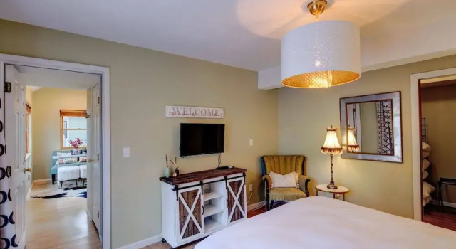 Chic Boutique Wine + Mtns Walk Everywhere, Book Boutique Hotel Boutiquehoteller i Columbia, Boutique Hotel